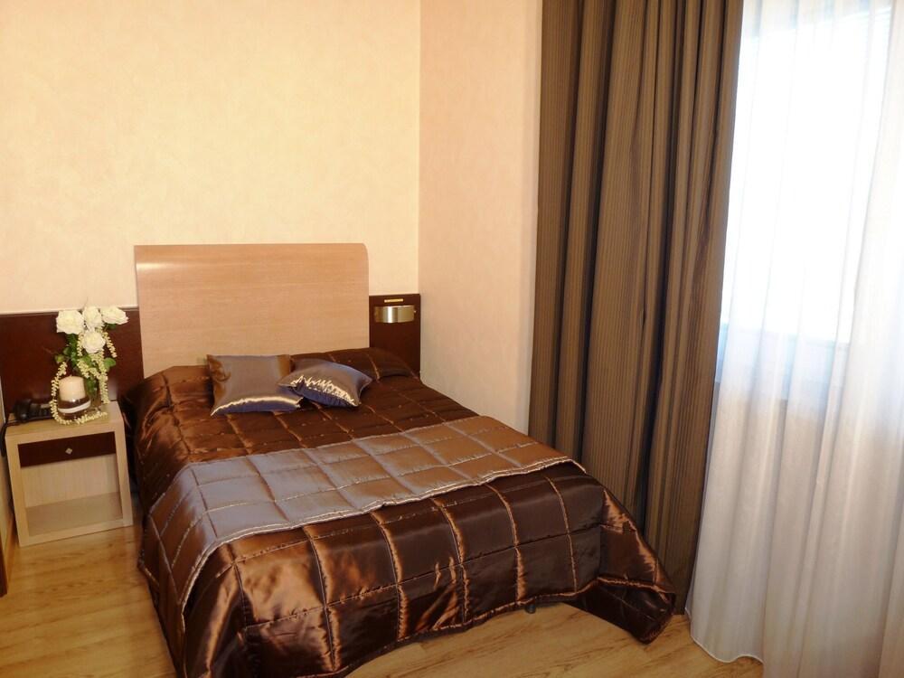 Eh Rome Airport Euro House Hotels Fiumicino Extérieur photo