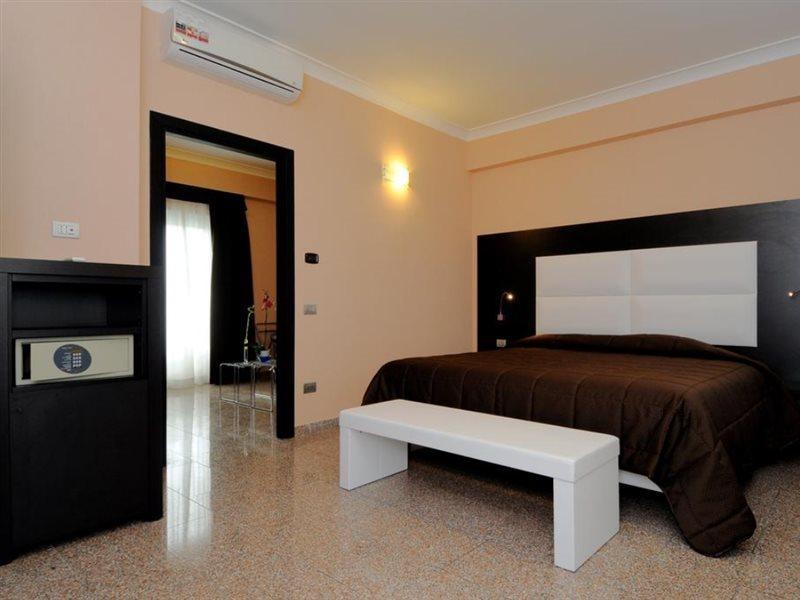 Eh Rome Airport Euro House Hotels Fiumicino Extérieur photo